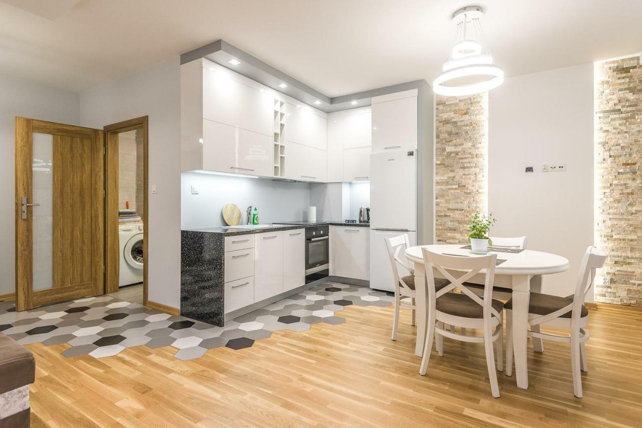 48m W Centrum Grojca Апартаменти Grojec (Masovia)